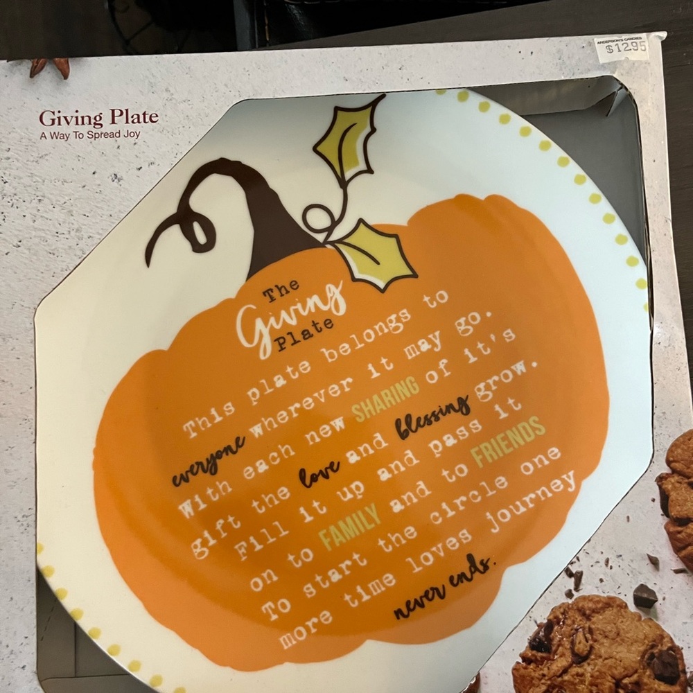 NWT Giving Plate - never taken out of box